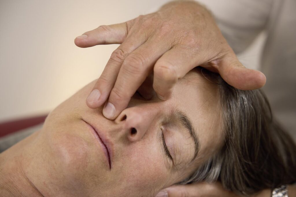 Joern-Boehme-Osteopath-Behandlung.jpg